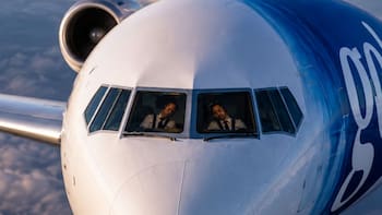 Ambos pilotos volaban un avión Bombardier con más de 40 pasajeros a bordo, se quedaron dormidos y el avión pasó de largo