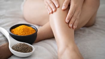 Mezclar pimienta con cúrcuma: el secreto ancestral para combatir los dolores y reducir la inflamación