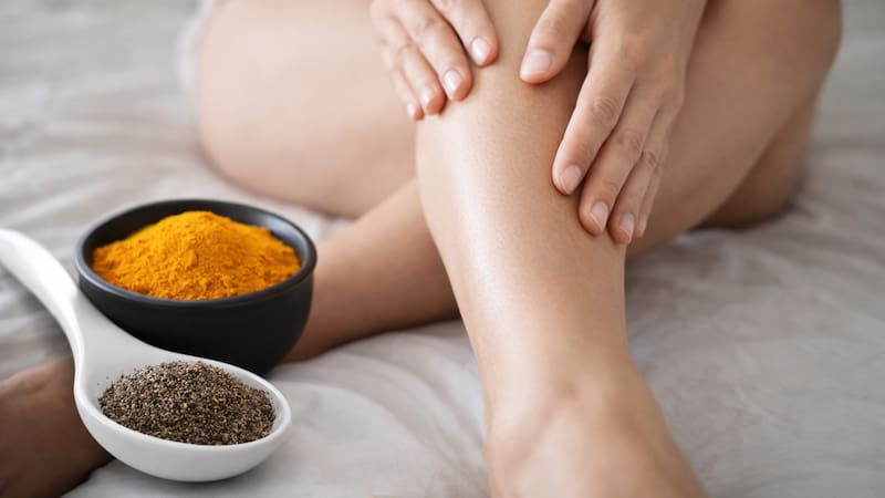 Los beneficios de la cúrcuma y la pimienta negra.