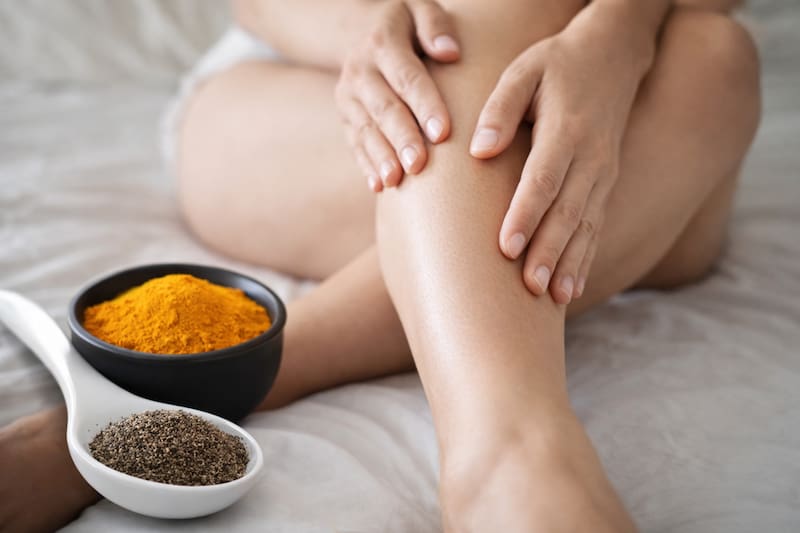 Los beneficios de la cúrcuma y la pimienta negra.