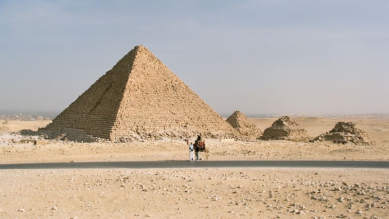 Sorpresa entre los arqueólogos tras hallar una entrada oculta en una de las pirámides de Giza en Egipto. (Imagen: archivo)