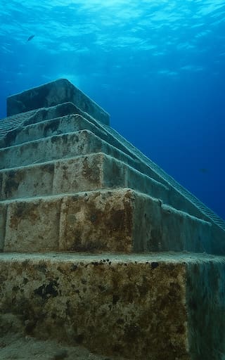 El descubrimiento arqueológico del siglo: hallan una pirámide más antigua que las egipcias en el fondo del mar