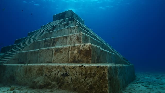 El descubrimiento arqueológico del siglo: hallan una pirámide más antigua que las egipcias en el fondo del mar