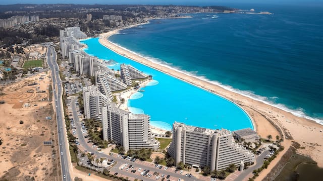 Inauguraron la piscina más grande del mundo y está en América Latina: supera los 250 millones de litros de agua y será el orgullo del continente