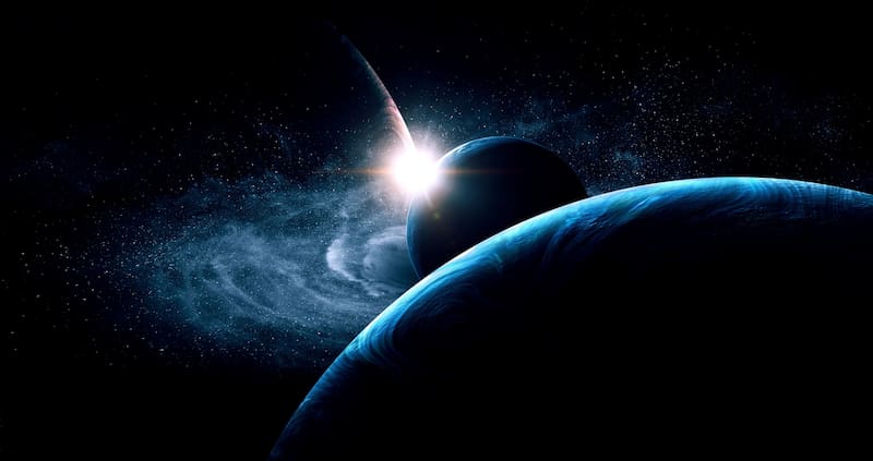 Se estima que este planeta tiene 25 veces la masa de Júpiter.