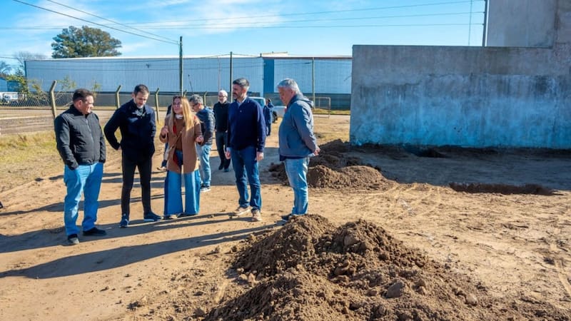 El intendente de Junín, Juan Fiorini, y el senador provincial Pablo Petrecca visitaron las obras junto a los directivos de la empresa, Mauro y María José Eusebi.