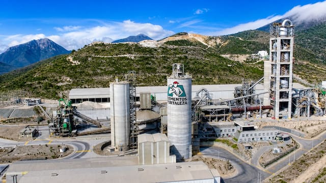 Carlos Slim concreta salida de negocio de Cementos Fortaleza de EEUU y recibe 170 MDD por venta de Keystone