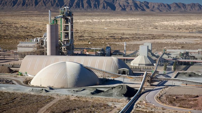 Planta de cemento de Grupo Cementos Chihuahua, en Samalayuca, Chihuahua.