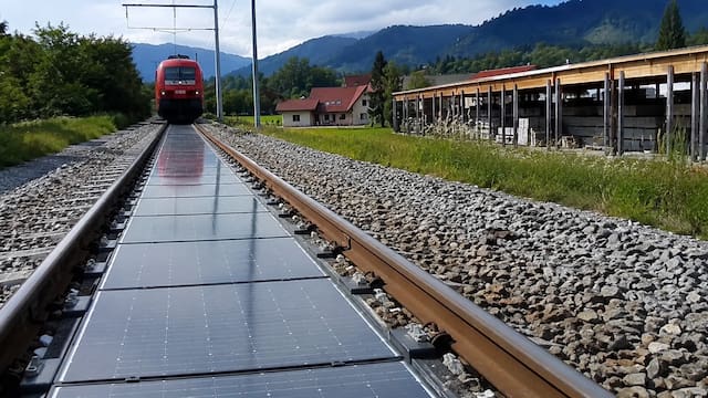 Confirmado | La primera planta solar ferroviaria del mundo supera 11.000 trenes sin fallos y ya despierta interés internacional