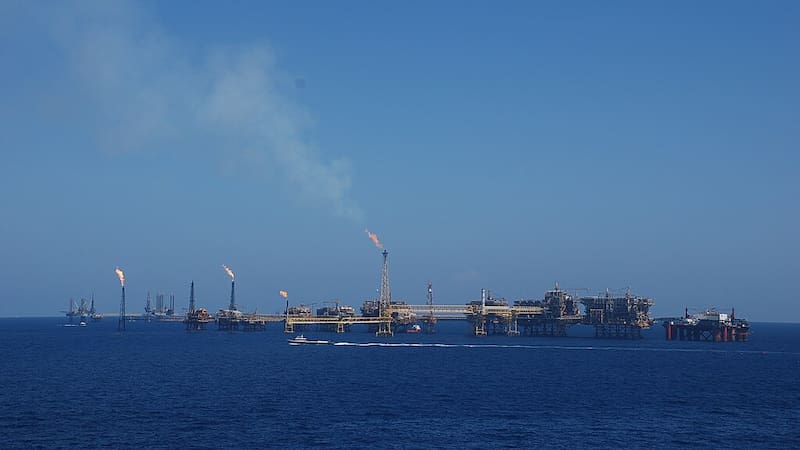 La petrolera estatal mexicana Pemex señaló en un informe bursátil en Estados Unidos, presentado en diciembre, que su filial Gasolinas Bienestar había enviado 17,200 bd de crudo y 2,000 bd de productos petrolíferos a Cuba en los nueve meses hasta finales de septiembre.