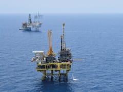 Pemex agranda su ‘barril sin fondo’: la producción de hidrocarburos líquidos cae 7% a pesar del rescate estatal