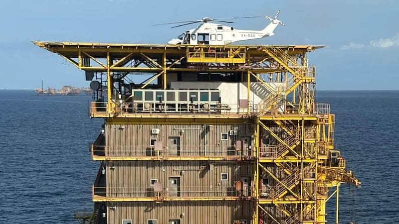 Plataforma de Pemex. La producción de Pemex cayó 35% en una década, de 2.27 millones de barriles diarios en 2015 a 1.47 millones en 2025.
