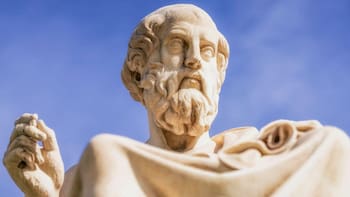 Platón, filósofo: “La pobreza no viene por la disminución de las riquezas, sino por la multiplicación de los deseos”