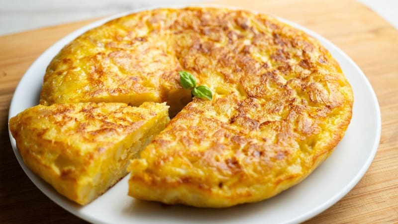 Lo dicen los mejores chefs del mundo: “La tortilla perfecta lleva 6 papas, 6 huevos y 1 cebolla” (foto: archivo).