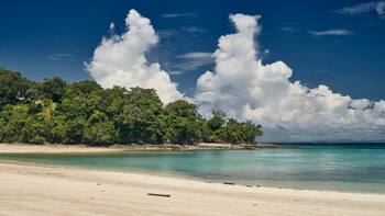 Ni Pinamar ni Mar del Plata: las 7 playas de aguas cristalinas a pocas horas de Buenos Aires que pocos conocen