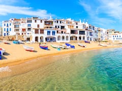 Es uno de los pueblos más hermosos de la Costa Brava y el lugar donde Serrat encontró inspiración para su canción más famosa