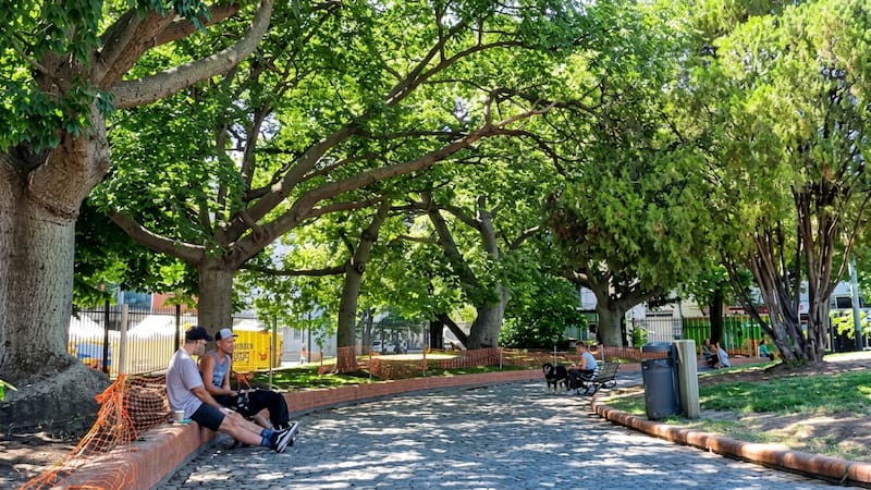 Ganaron los vecinos y salvaron a una histórica plaza de Buenos Aires.