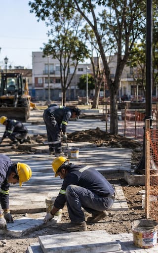Tras años parada, el Gobierno reconstruye la plaza más peligrosa del municipio