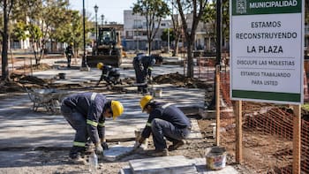 Tras años parada, el Gobierno reconstruye la plaza más peligrosa del municipio