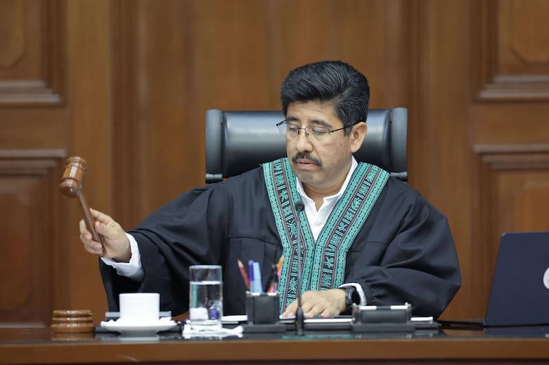El Ministro Hugo Aguilar Ortiz es Licenciado en Derecho por la Universidad Autónoma “Benito Juárez” de Oaxaca (UABJO).
