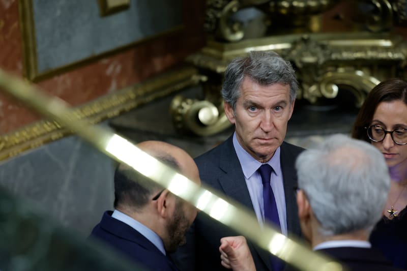 El líder del PP, Alberto Núñez Feijóo, durante el pleno del Congreso que debate y vota las dos enmiendas a la totalidad que han presentado PP y Vox a la reforma constitucional que propone el Gobierno.