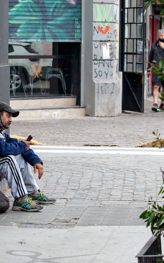 Bajó la pobreza pero la indigencia y la pobreza infantil persisten