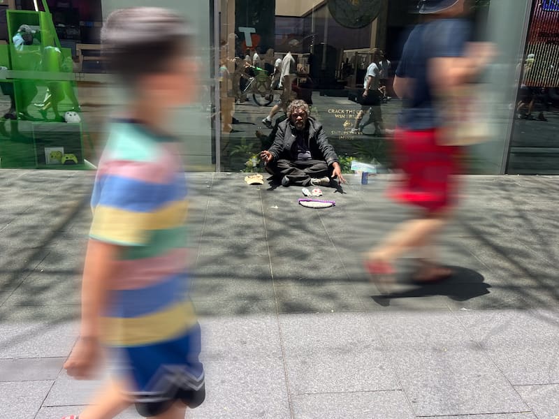Existe una presión creciente para encontrar soluciones que atiendan tanto a las personas afectadas como a la dinámica y convivencia en el espacio público.