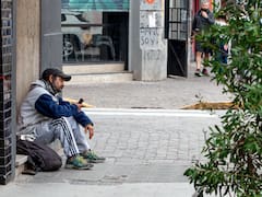 La pobreza vuelve a exponer el límite de la desinflación: la mejora macro todavía no llega a los hogares