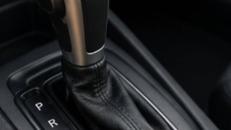 Pocos la saben usar: para qué sirve la letra L del auto y cuándo debes colocarla