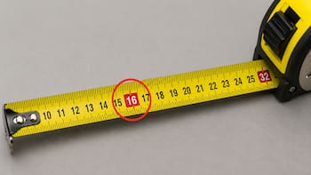 Pocos lo saben: qué significan y para qué sirven los números rojos de la cinta métrica