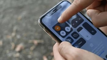 Poner el celular en modo avión durante unos minutos: para qué sirve y cuándo conviene hacerlo