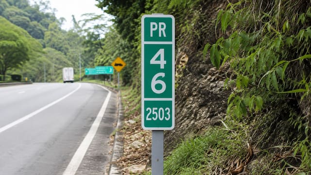 Qué significa la señal de tránsito con las letras PR y un número sobre un fondo verde: por qué es importante