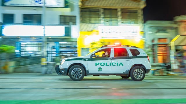Violento episodio vial: un bus del SITP atropelló varias veces a una moto luego de una pelea en el norte de Bogotá