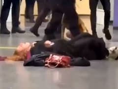 Un policía tiró al piso a una mujer embarazada y se desató una pelea en Países Bajos