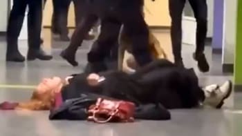 Un policía tiró al piso a una mujer embarazada y se desató una pelea en Países Bajos