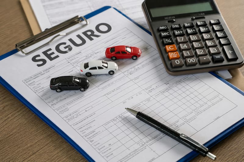 Revisar la vigencia de la póliza de seguro evita sanciones económicas y problemas administrativos con el vehículo.