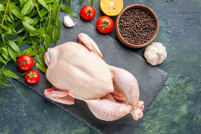 Pollo de corral o pollo de granja: las diferencias que debés conocer antes de comprar