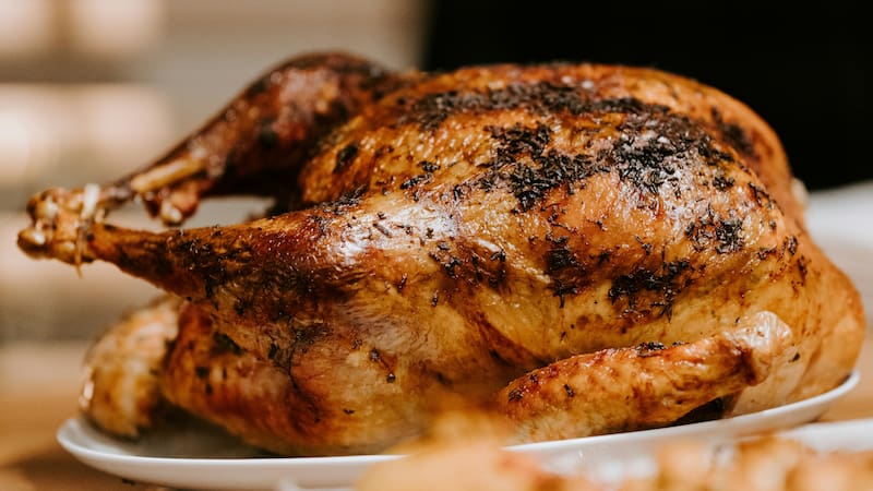 El pollo asado perfecto no solo lleva solo romero.