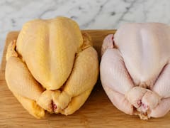 Pollo con piel amarilla o piel blanca: cuál es la diferencia y cuál conviene comprar