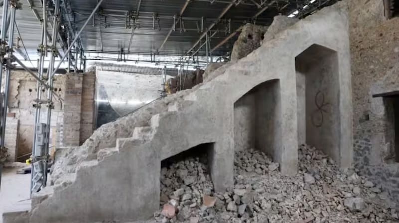 La estructura podría haber sido utilizada para reuniones privadas y observación del entorno urbano.