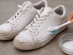 Poner bicarbonato y detergente en las zapatillas blancas: para qué sirve y por qué lo recomiendan los expertos