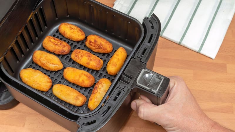 Poner este tipo de moldes en la airfryer la destruye para siempre | Por qué los expertos recomiendan no usarlos nunca
Fuente: Shutterstock