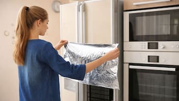 Poner papel aluminio en la heladera: para qué sirve y por qué lo recomiendan