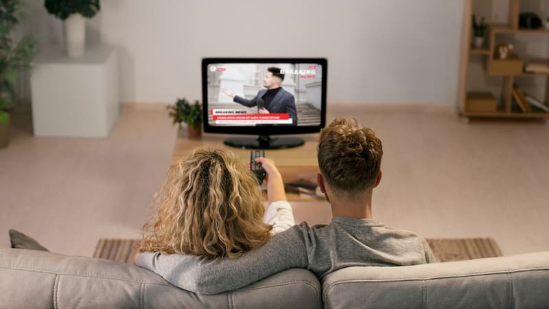 Poner papel de aluminio abajo del televisor: por qué se recomienda y para qué sirve
