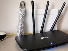 Poner un tenedor envuelto con papel de aluminio sobre router del Wifi: por qué los recomiendan y para qué sirve