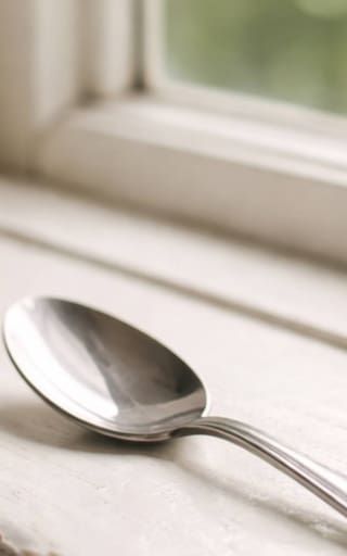 Colocar una cuchara en la ventana: para qué sirve y por qué recomiendan hacerlo