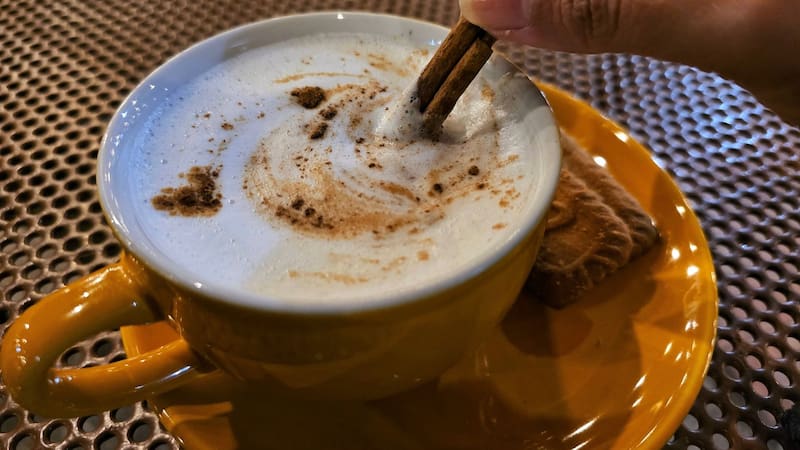 Ponerle canela al café, por qué lo hacen miles de personas y qué ventajas tiene
Fuente: Shutterstock