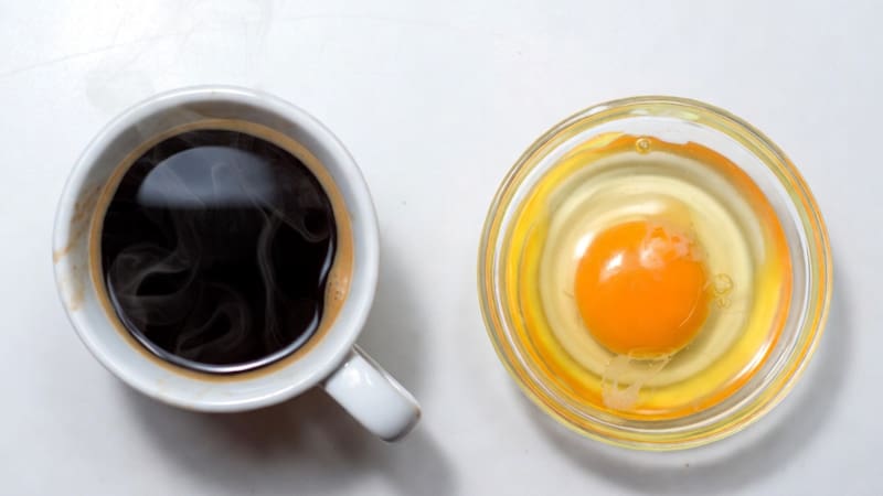 Ponerle una yema de huevo al café, qué beneficio tiene y por qué miles de personas lo hacen a diario
Fuente: IA