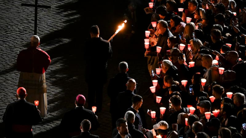 ROME (Italy), 03/04/2026.- Pope Leo XIV presides over the 'Via Crucis, the 'Way of the Cross' torchlight procession, on Good Friday at the Colosseum, Rome, Italy, 03 April 2026. (Papa, Italia, Roma) EFE/EPA/RICCARDO ANTIMIANI