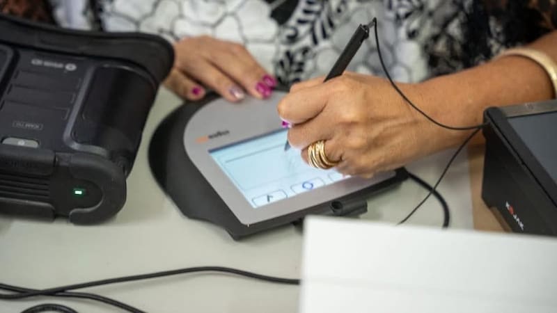 Por ahora no existe una tarjeta o documento impreso de la CURP biométrica.